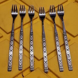 6 Oneida Distinction Silver LISBON Stainless Seafood Cocktail Oyster Forks